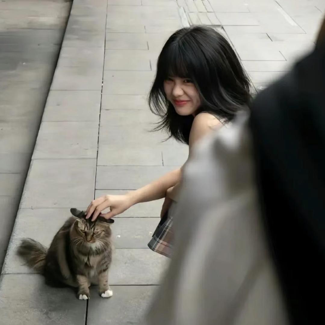 青栀.