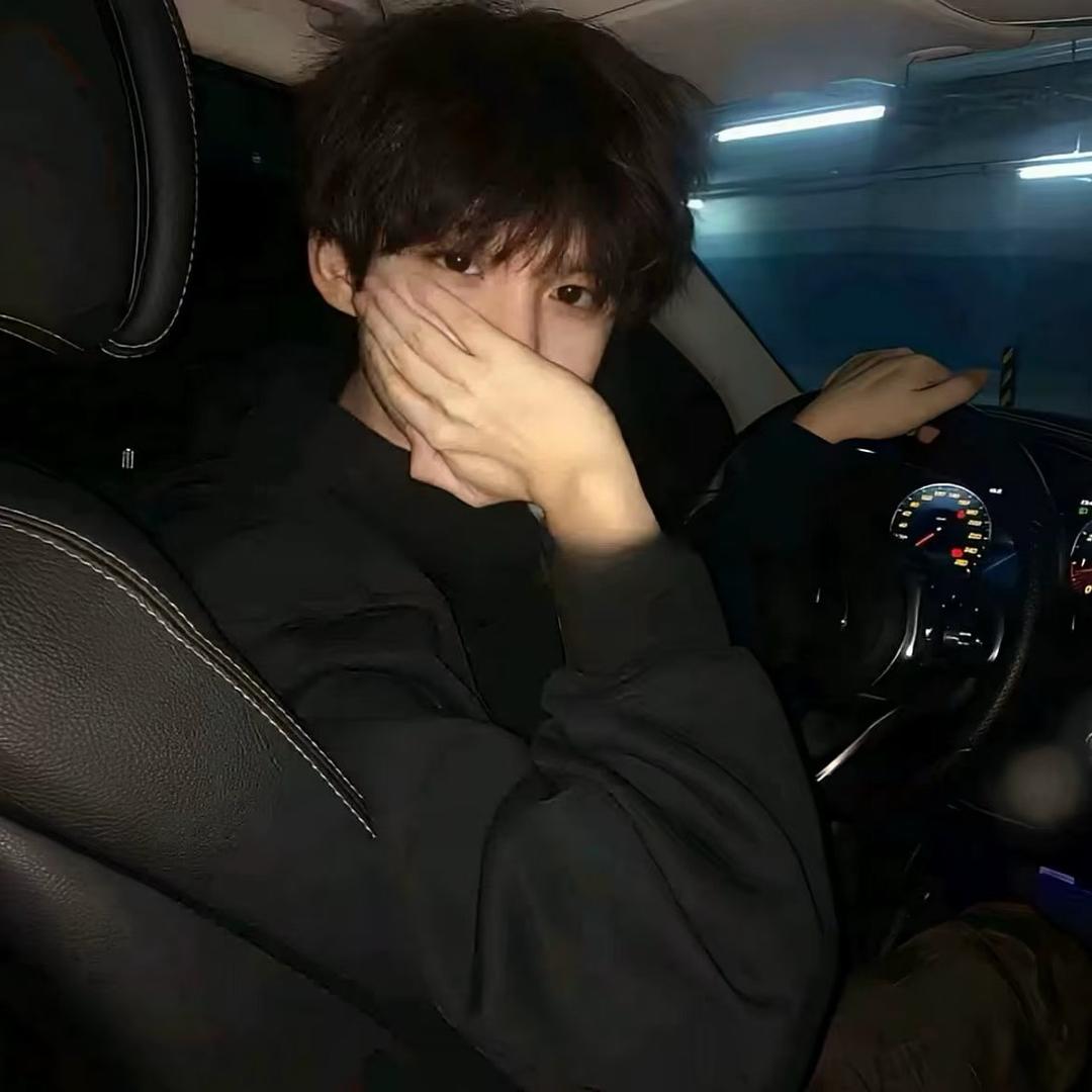 小柒爱睡觉