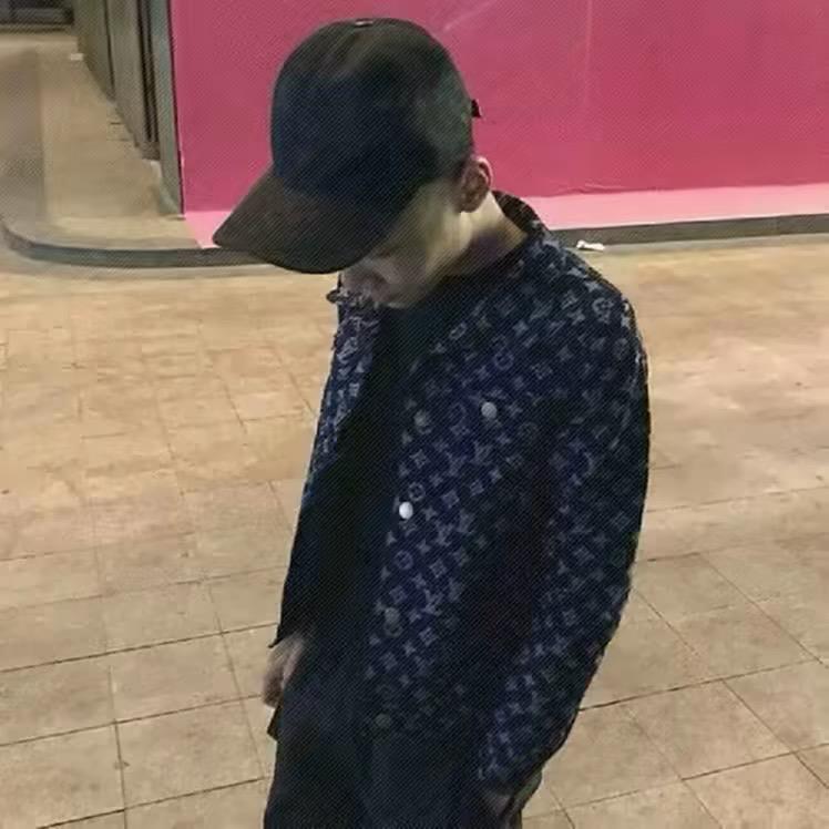 、𝟬𝟳𝟳𝟬.🦩