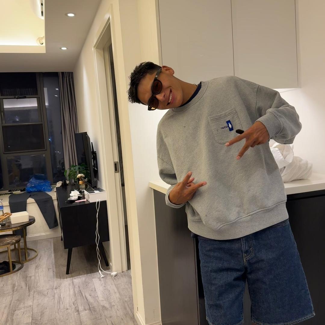 7 🕊
