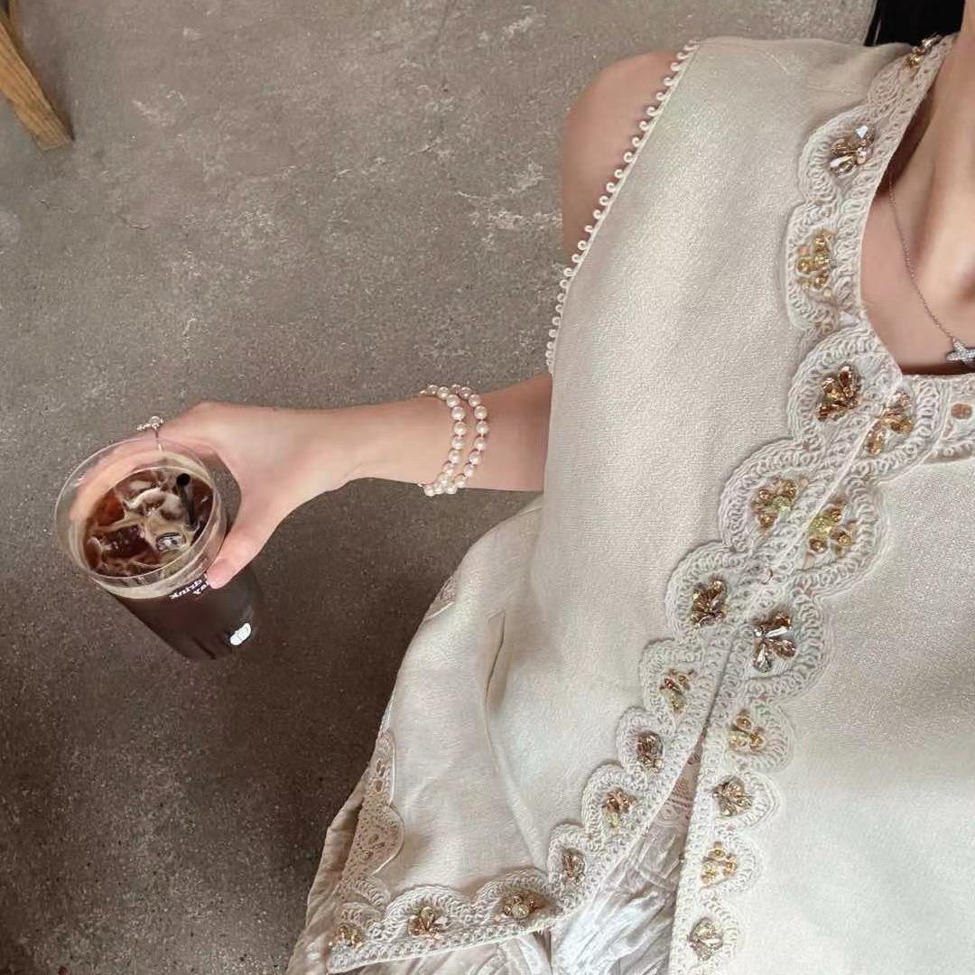 东侯左女王