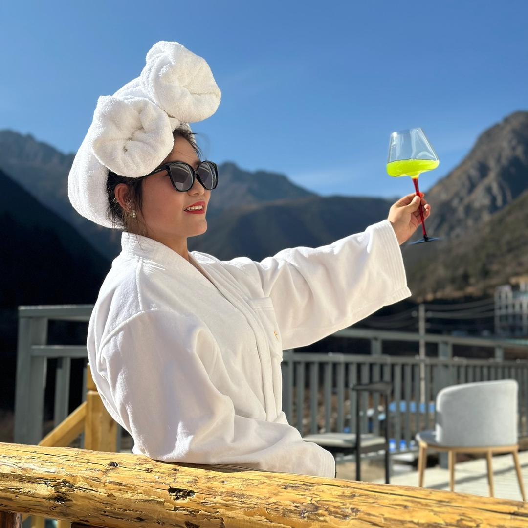 康定清源温泉民宿