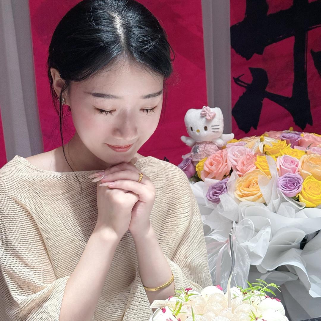 嗳昵.