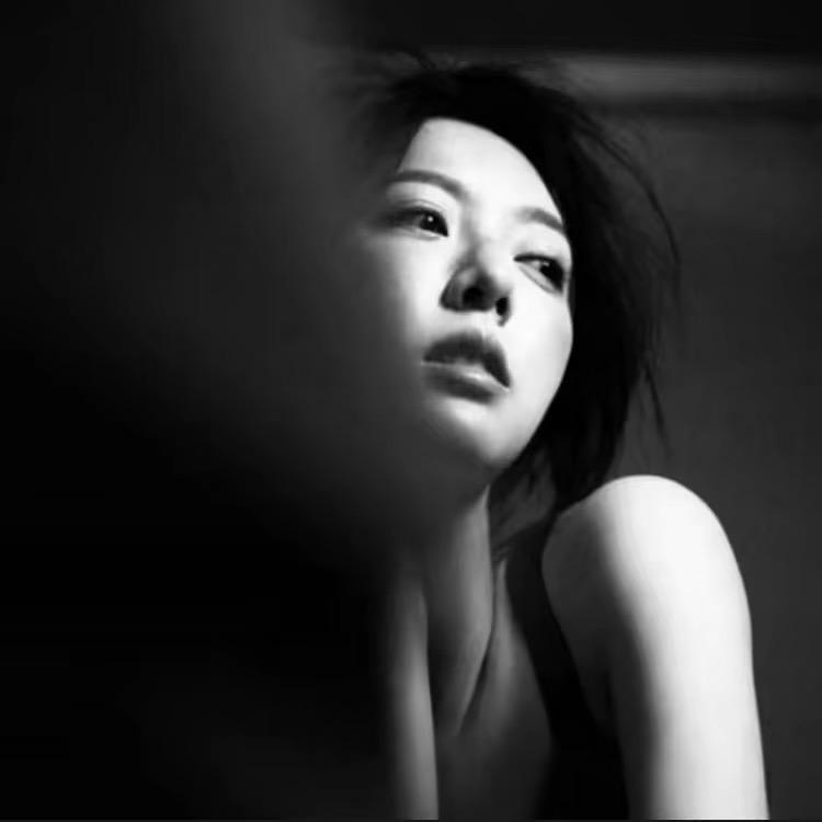 .魏丽君