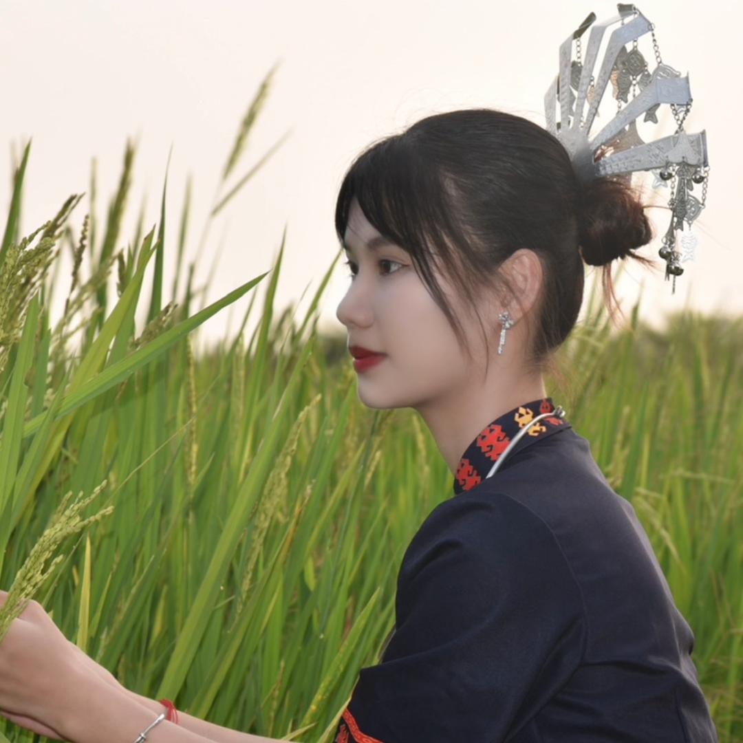 帕隆叩阿紫民族服装店