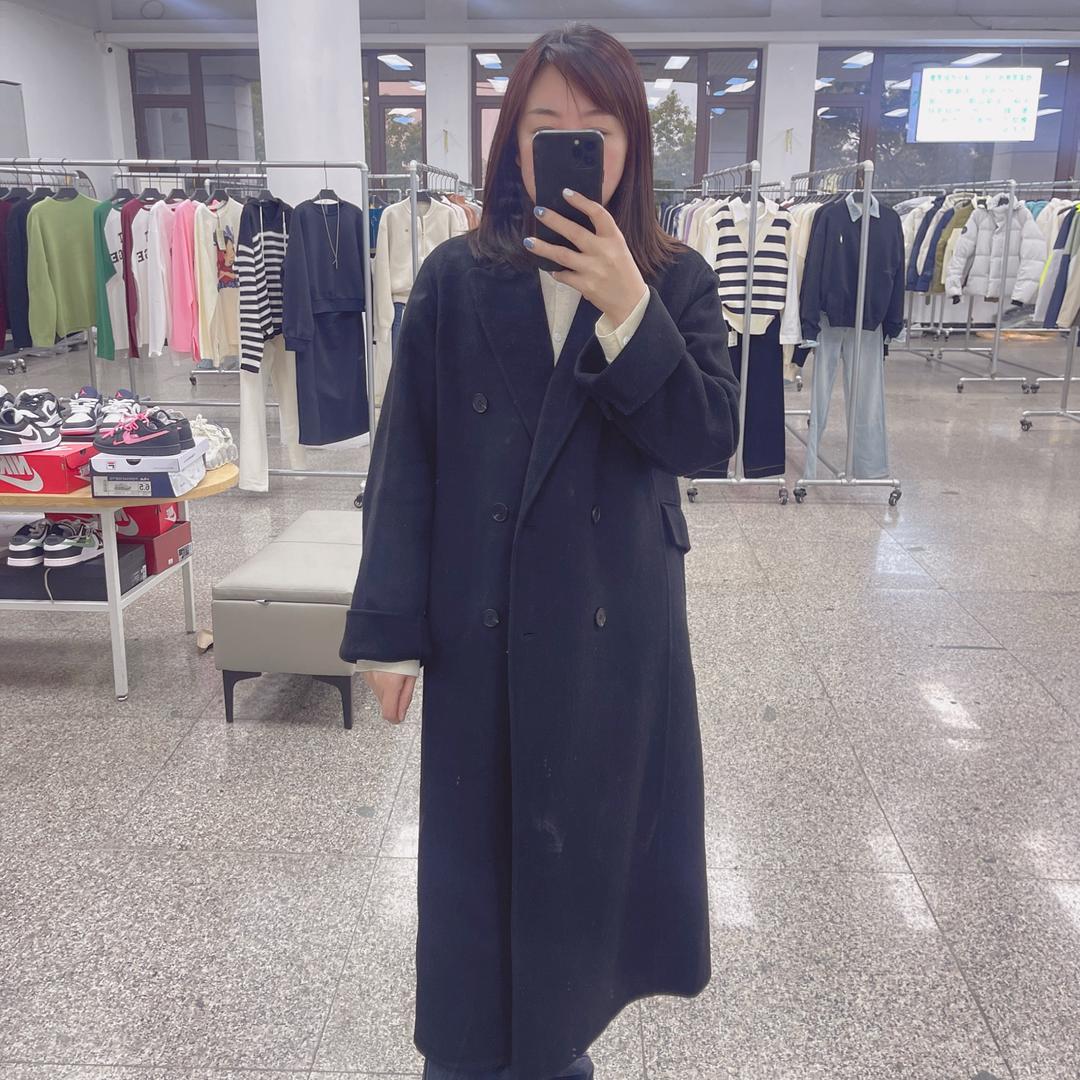 裳品会外贸服装工厂店