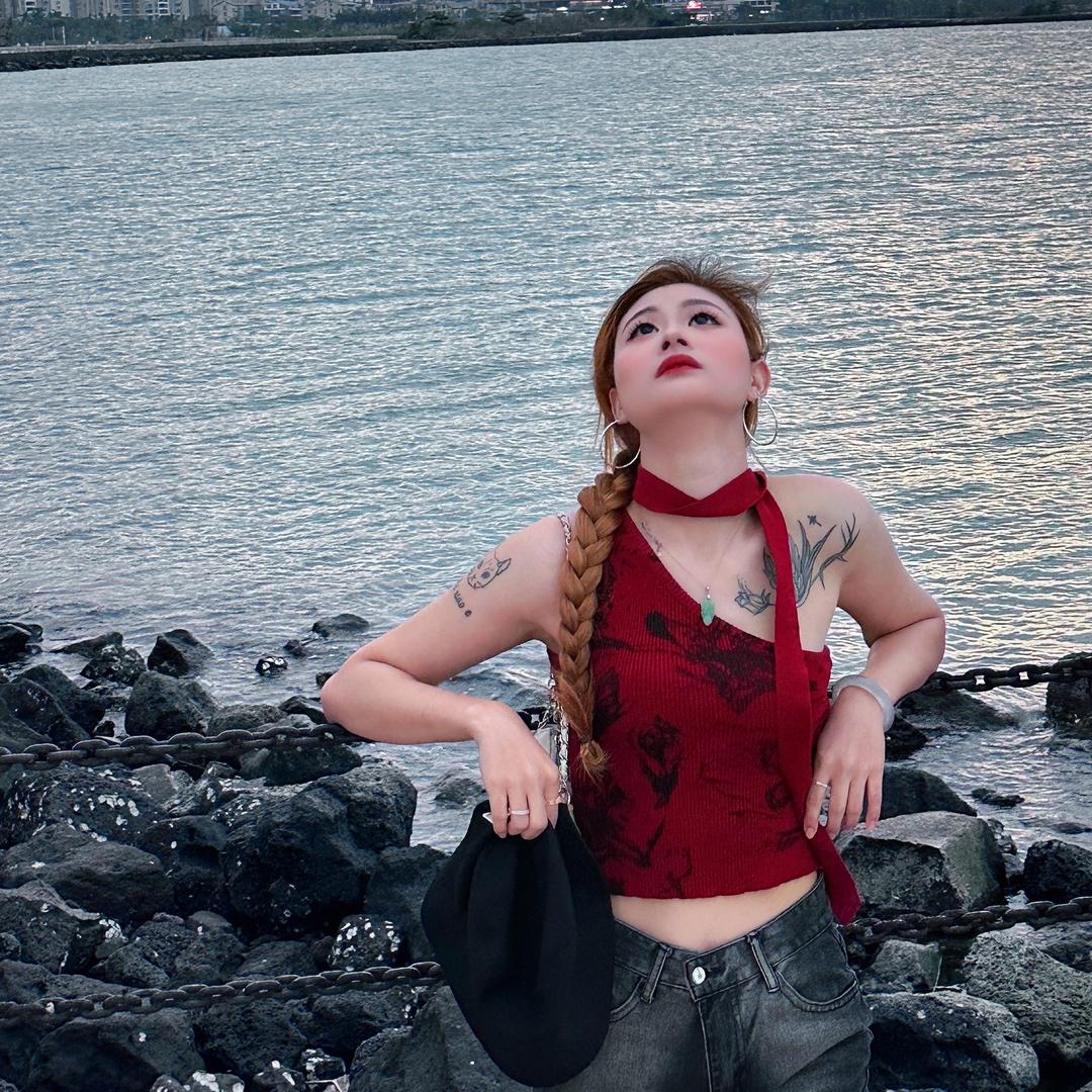 阳光爱笑的女孩