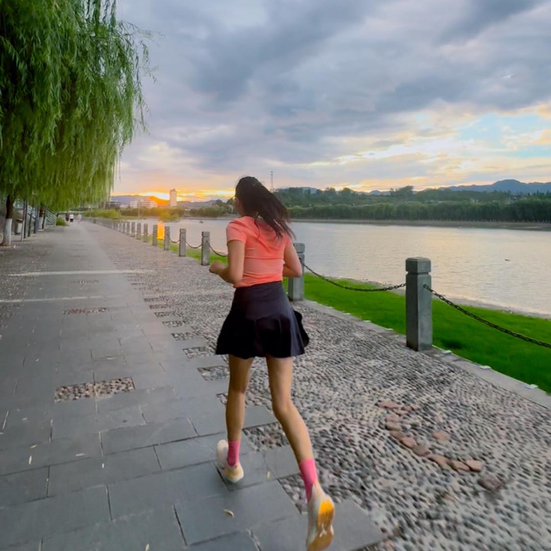 丽 丽（请勿连赞）