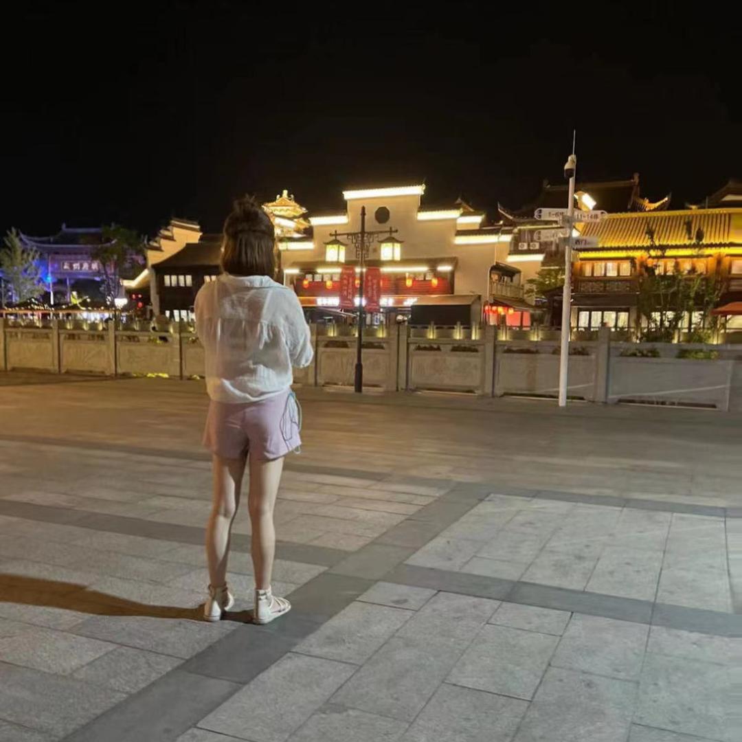 默默承受的保安苏言头像