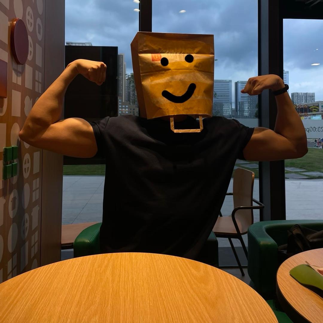 女王酒吧副总-邱磊