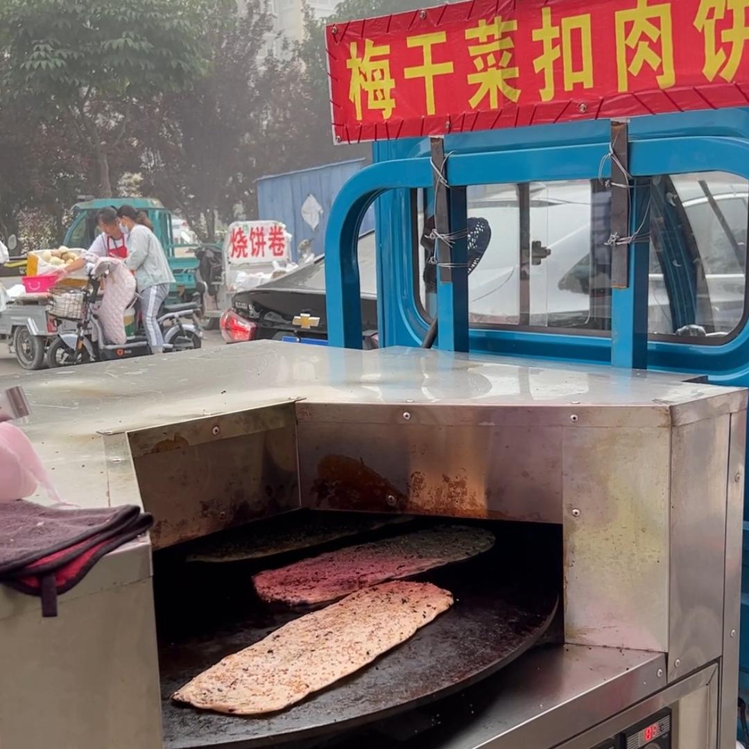 英姐在摆摊