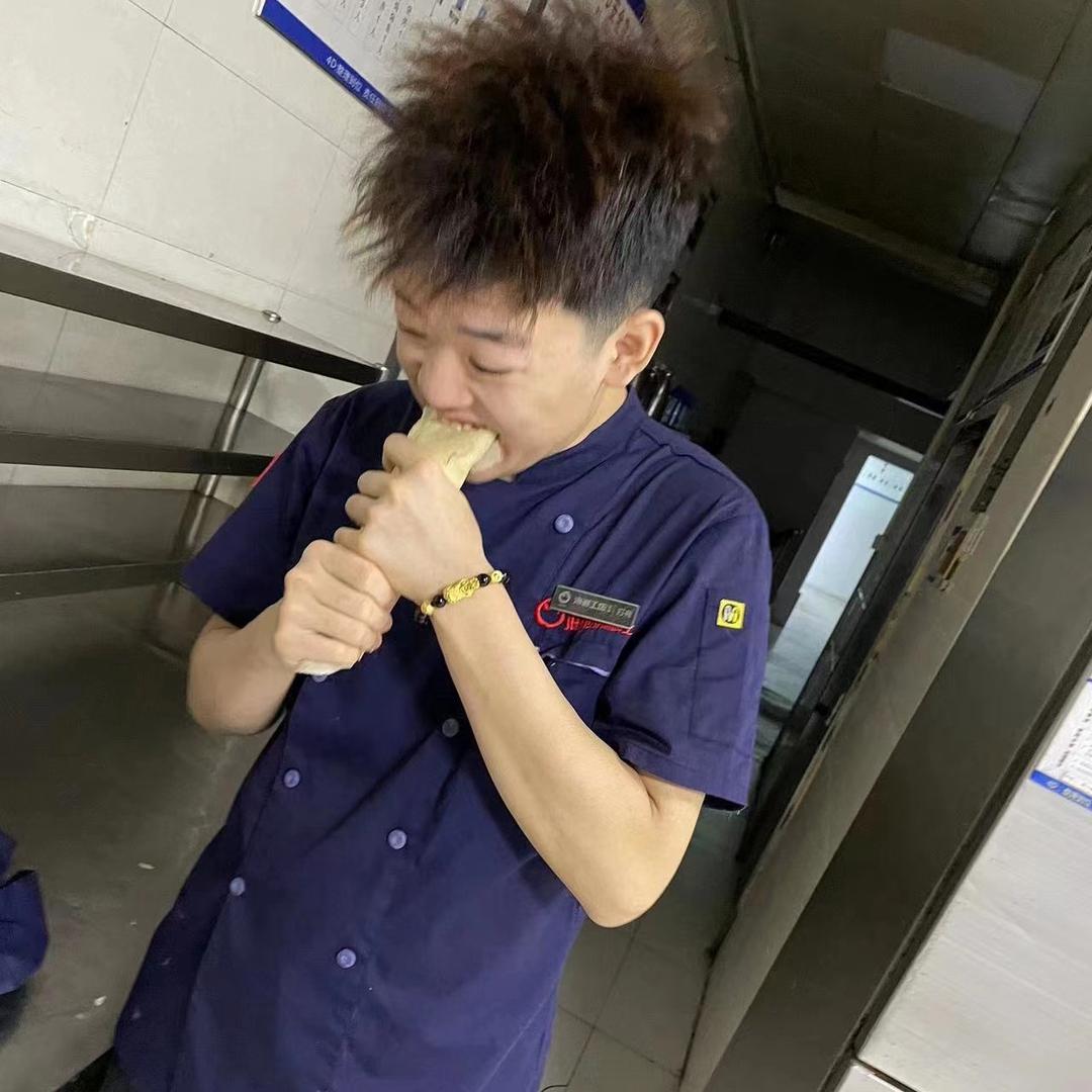 洲洲．