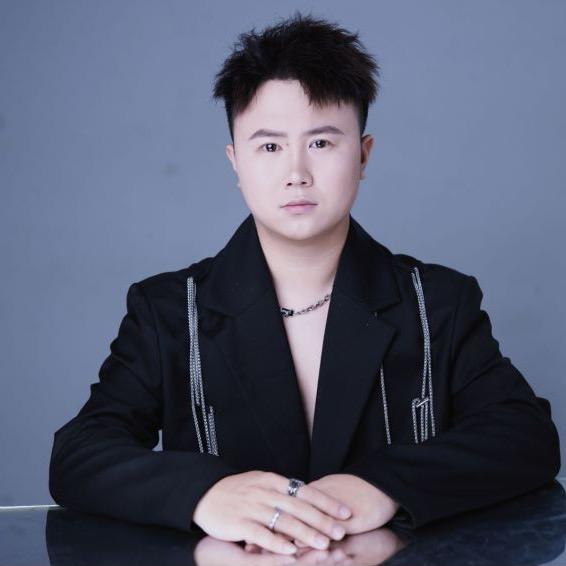 张博（龙哥说洗护产品点橱窗）