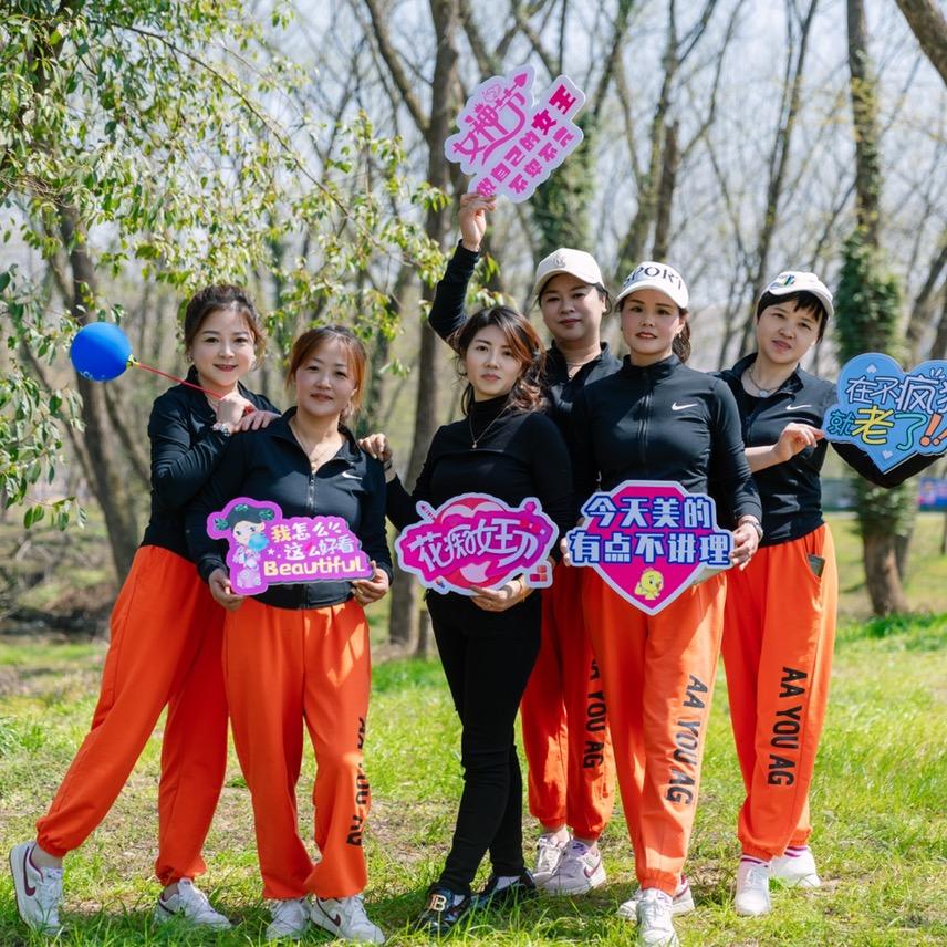 轻舞飞扬健身队.吴爱芬