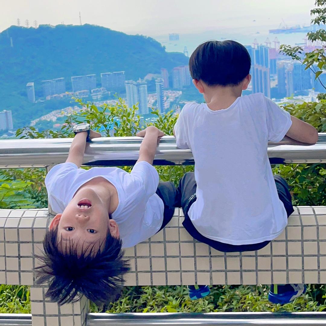 雷雷和他的两个崽