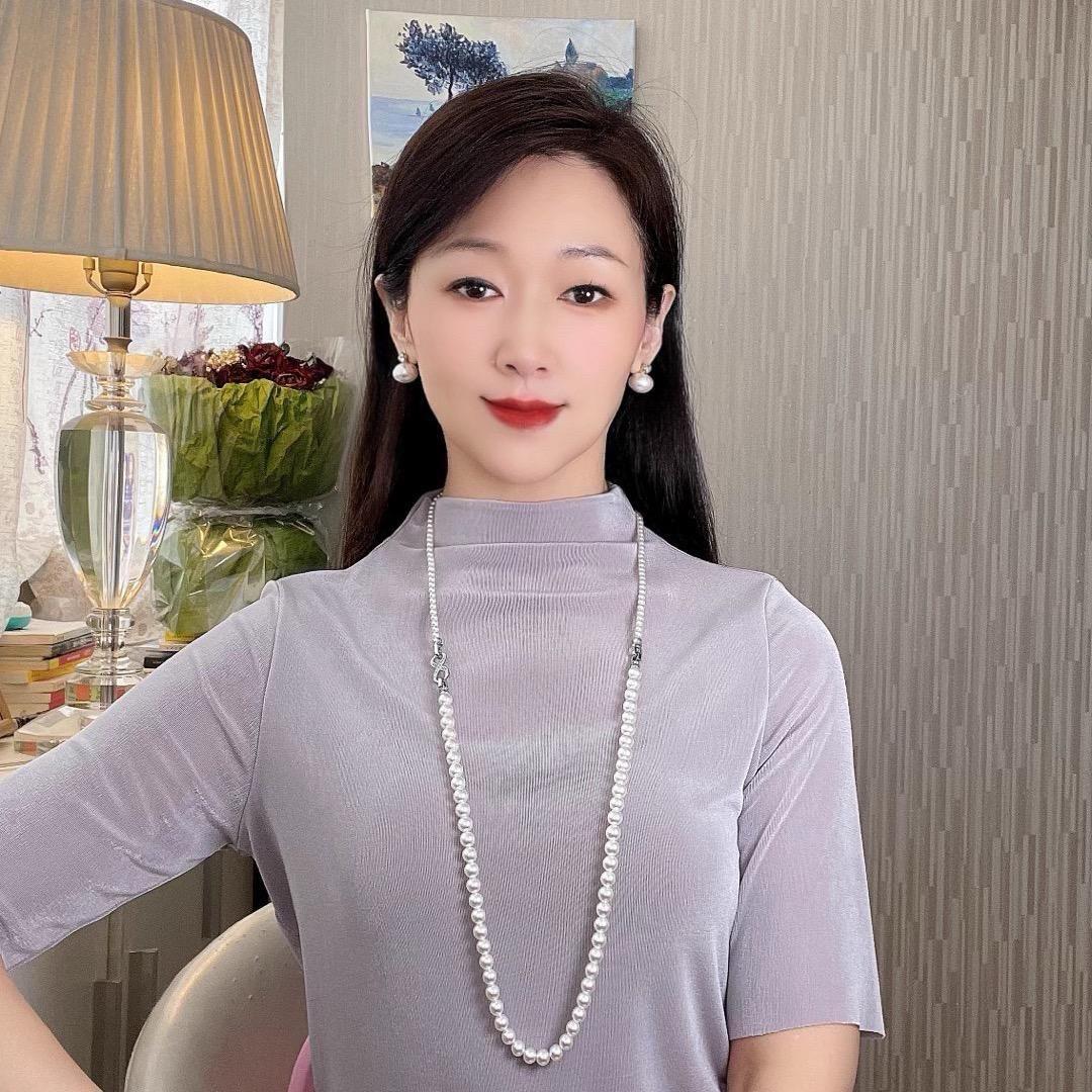 爱静·纳兰女性成长