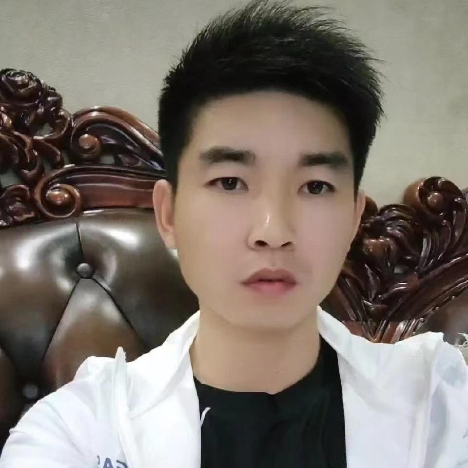 范云亮，