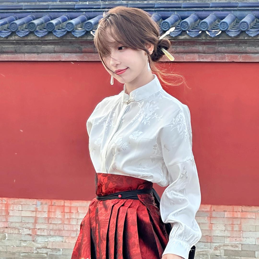 慕灵灵🏝️ ⁹⁹⁰⁰