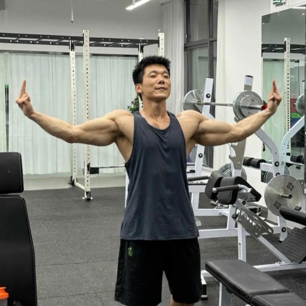 纯享健身缑少希