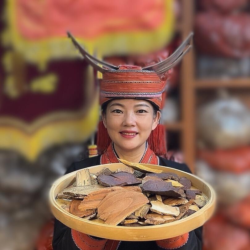 瑶族华姐（比🐃还猛👍）