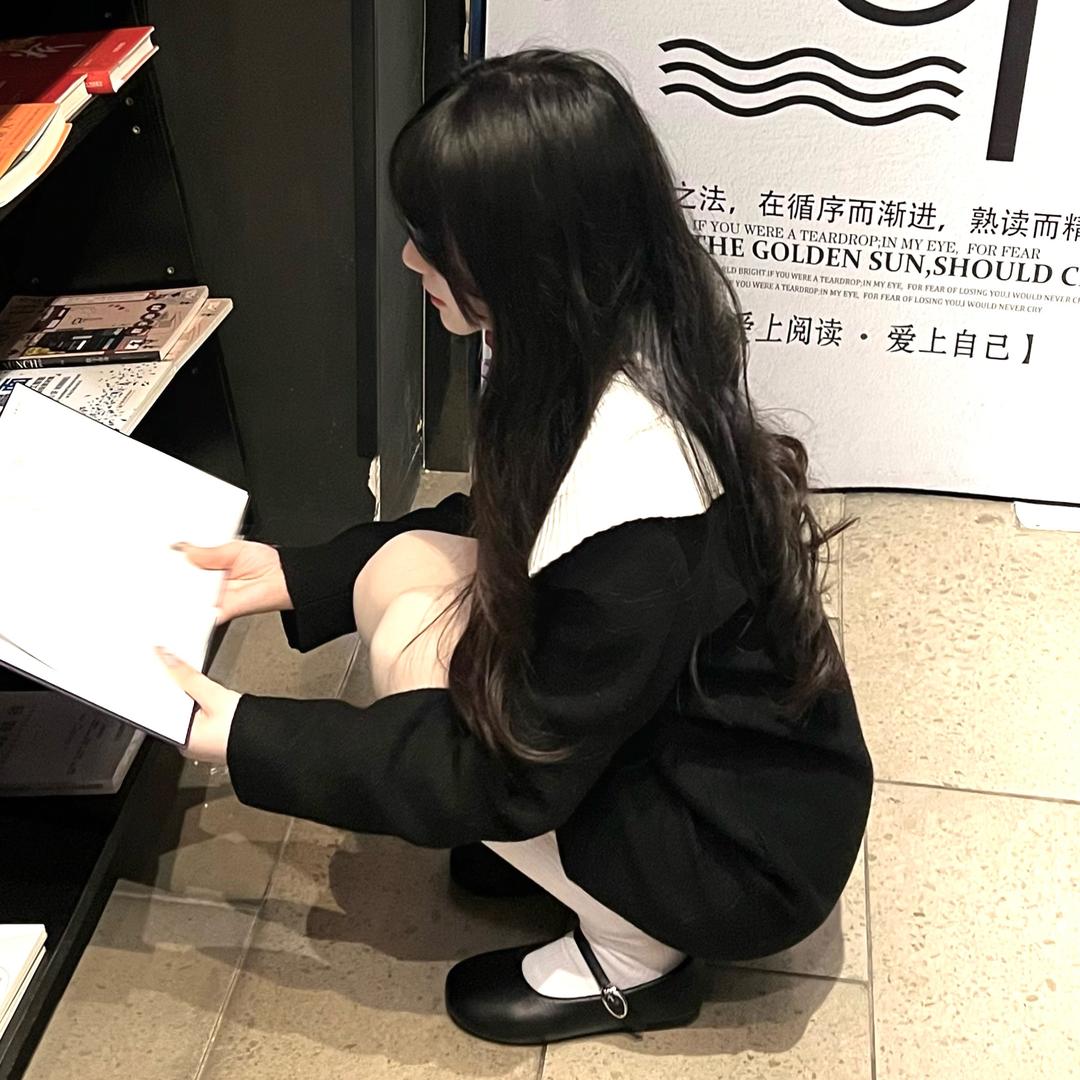 是余美丽.