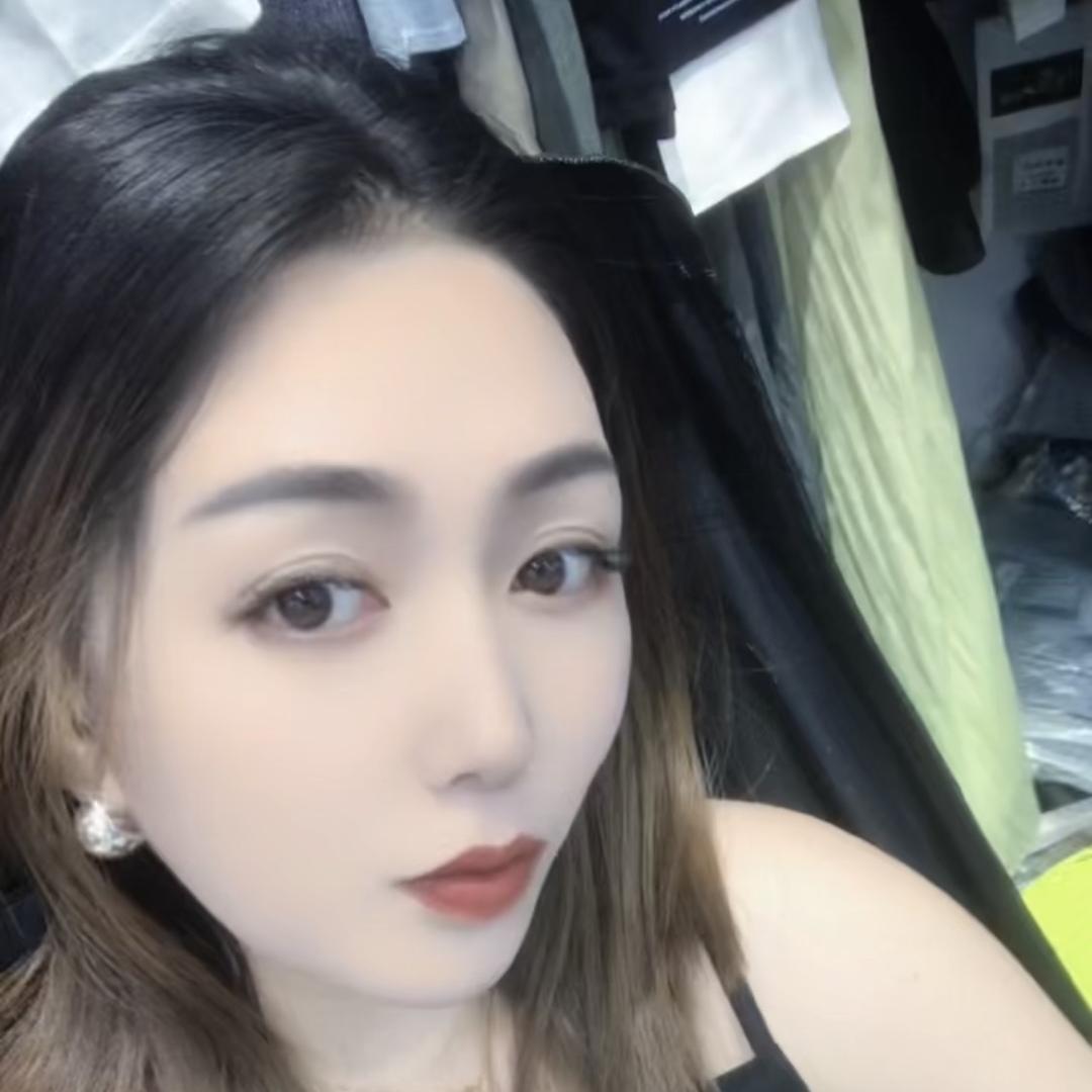 贵州贵阳西南商贸城欧尚女装批发芹姐