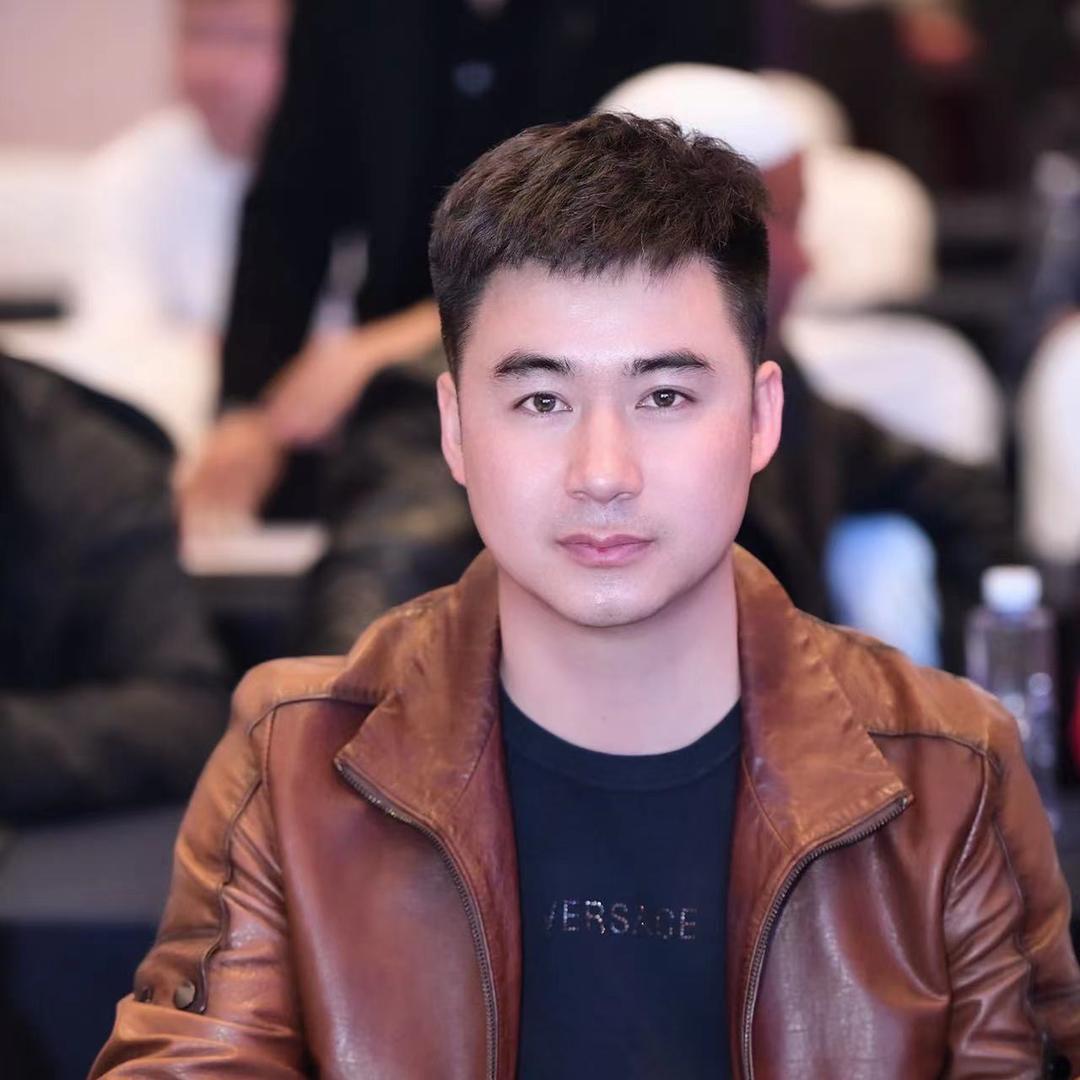 雄驰人——马龙