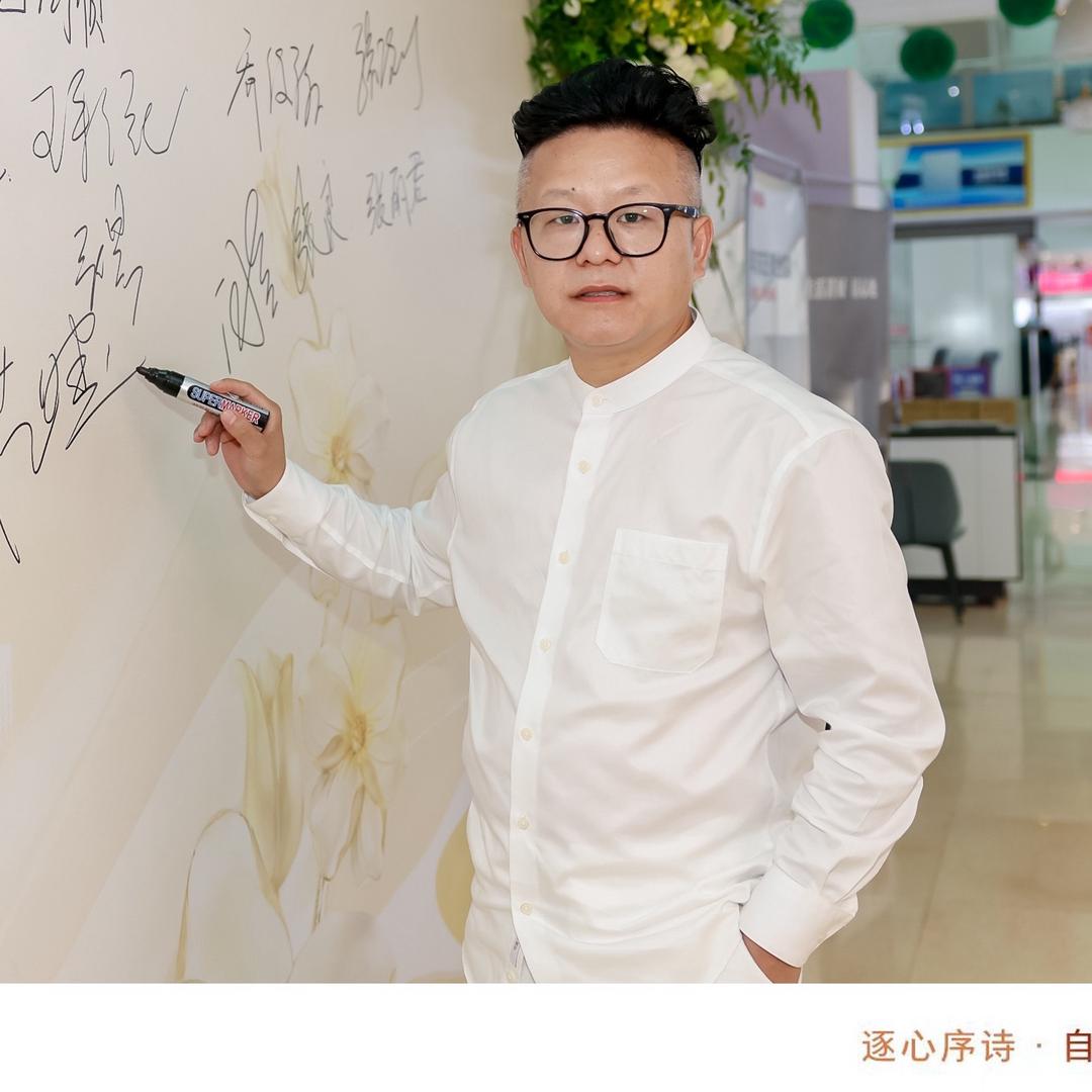 设计师范业建
