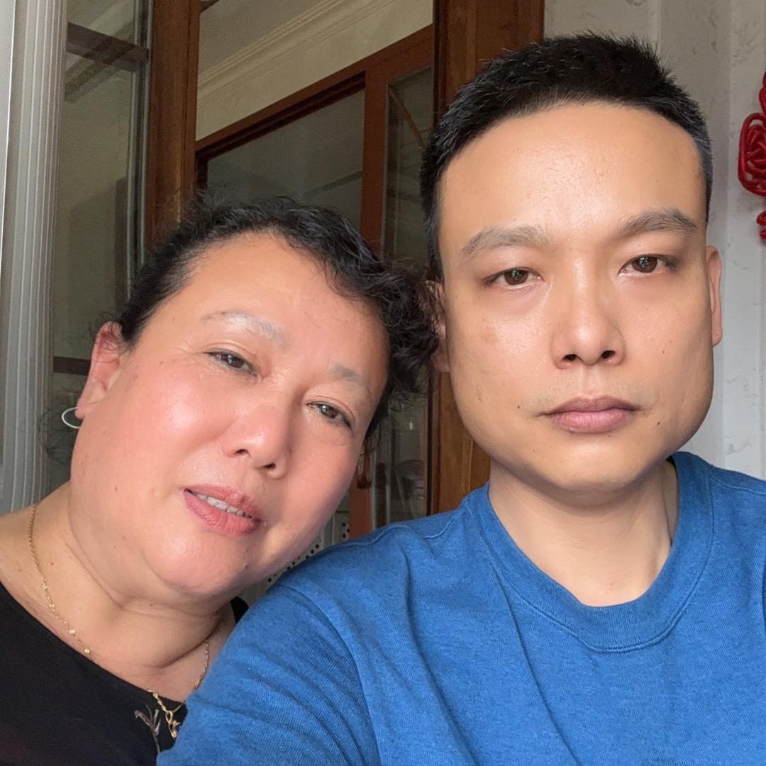 阿灿与邓姐（母子）