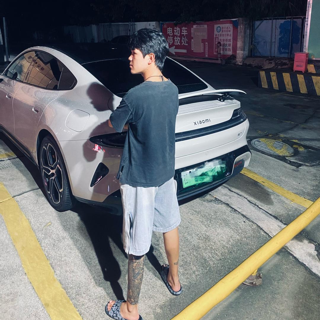 赵摆摆.