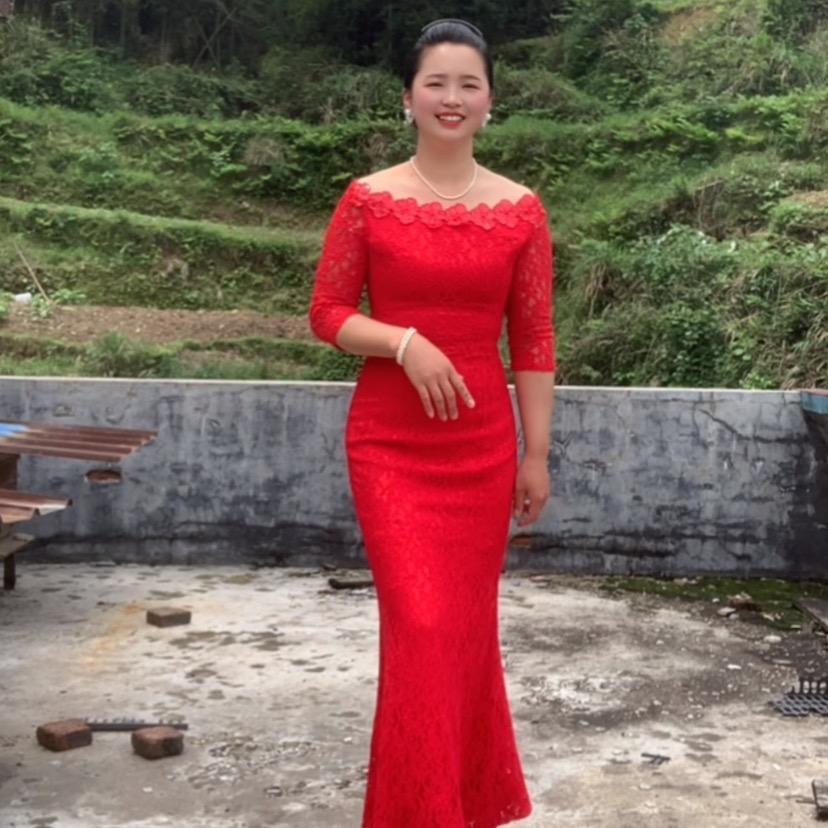 红衣妹子