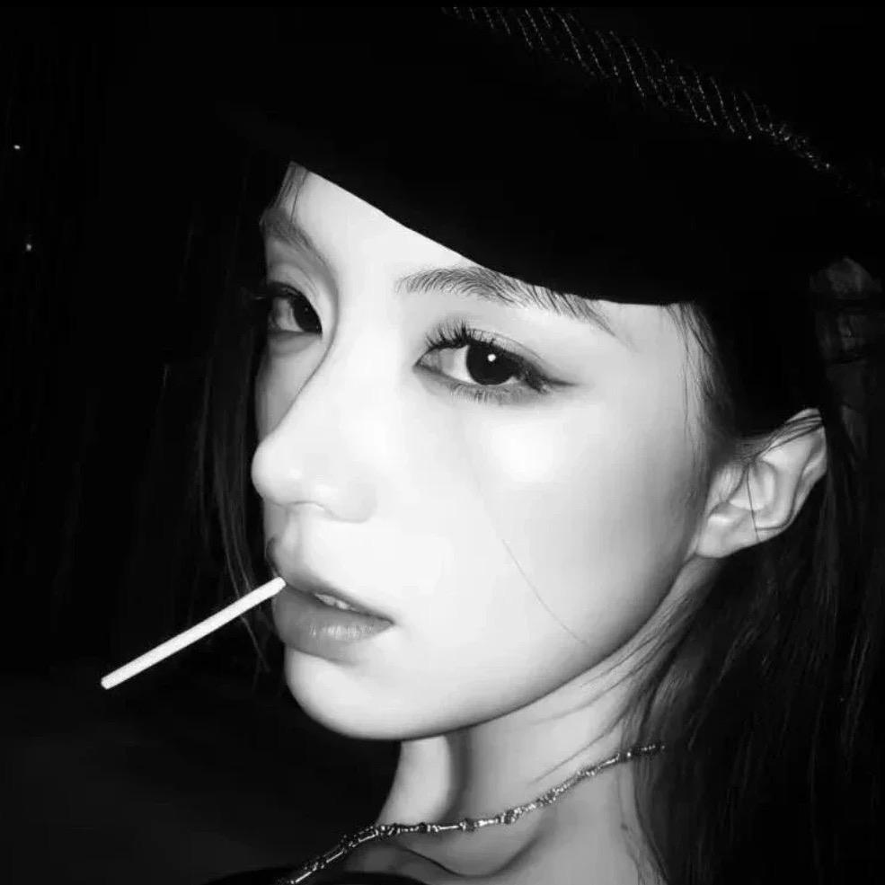 奏栀