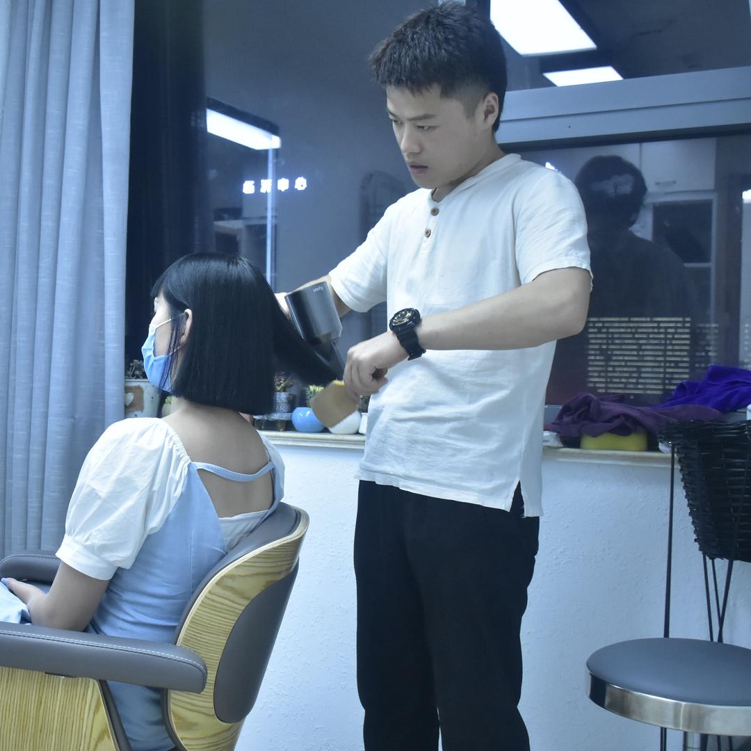 临沂理发店收长头发 设计发型