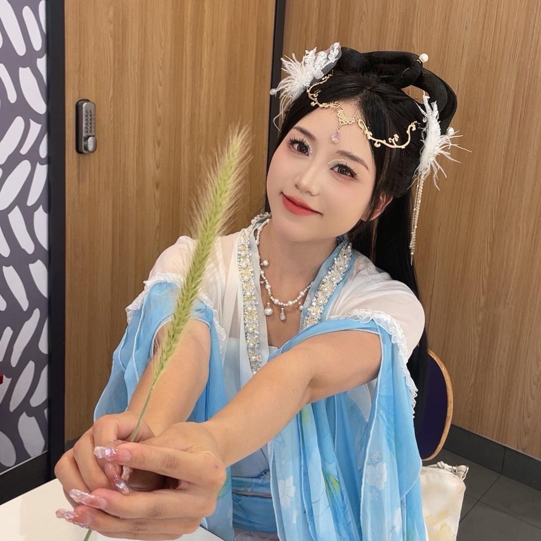 街溜子明月