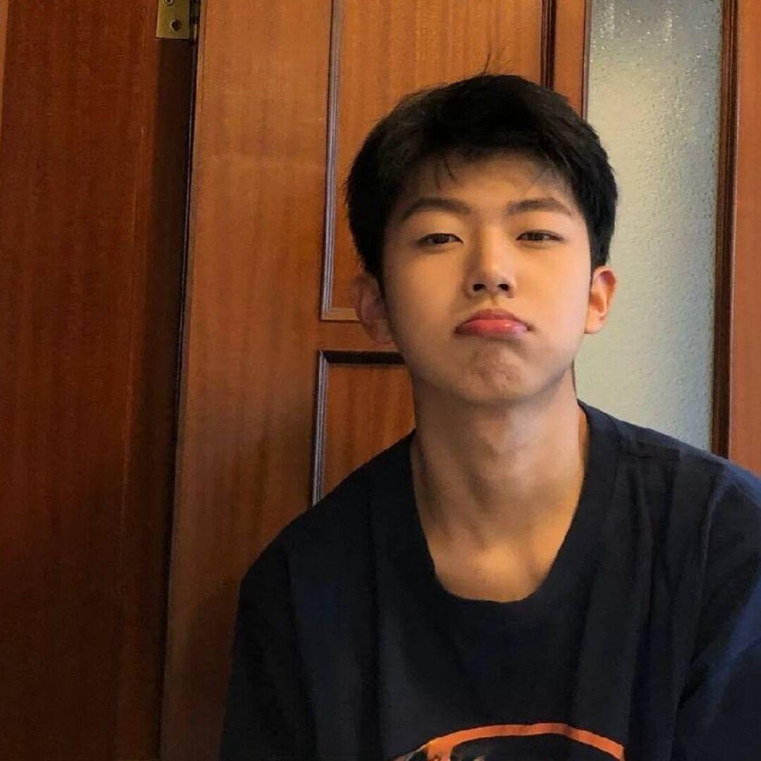 旗梓涵