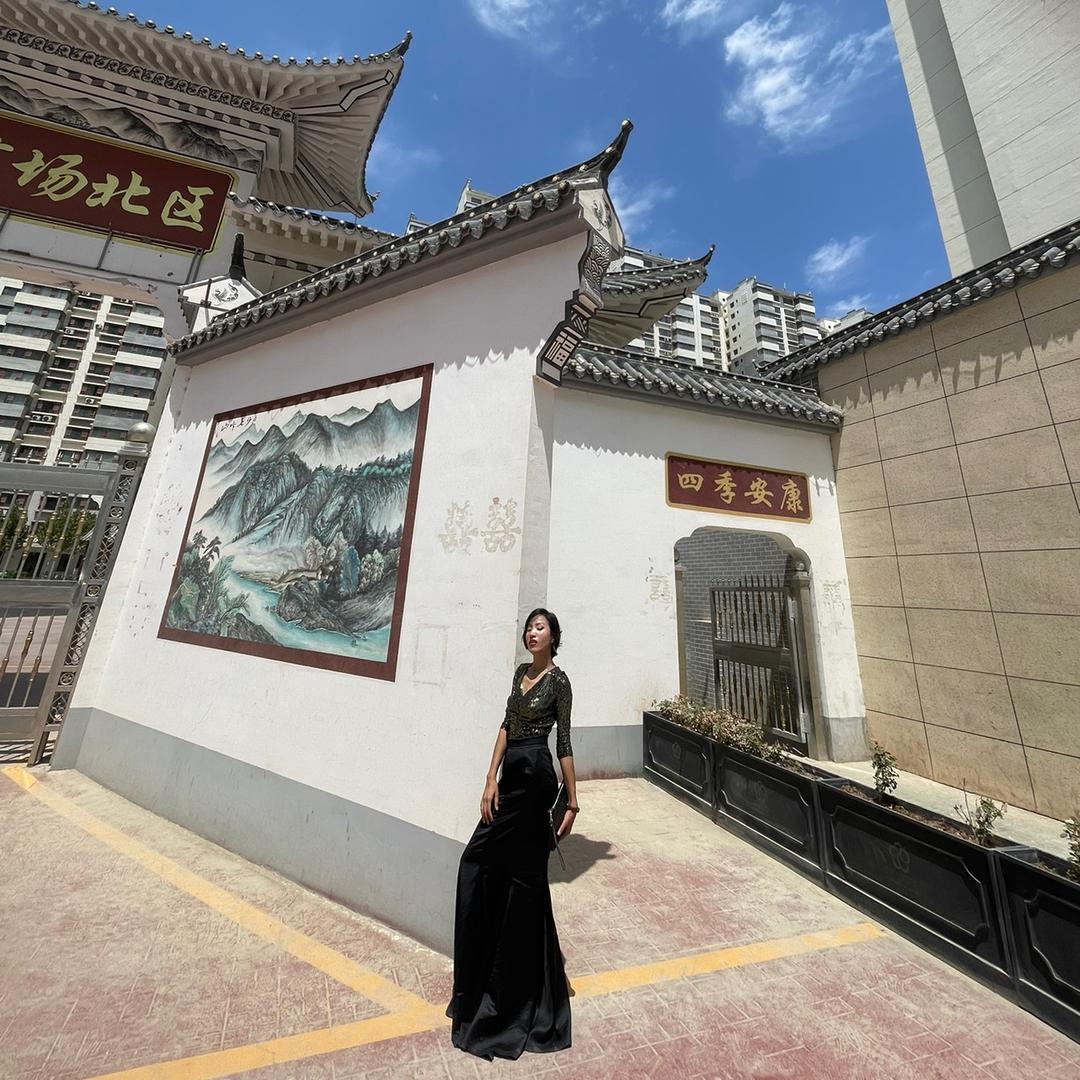 英吉沙县塔菲日服装分店