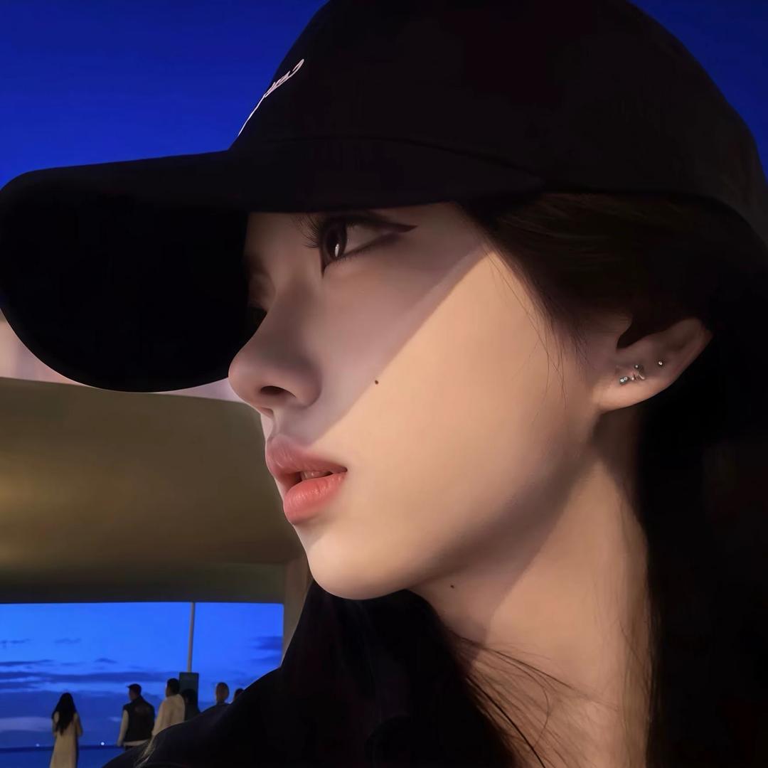 𝒁𝒖𝒆𝒊𝒏-🦋-