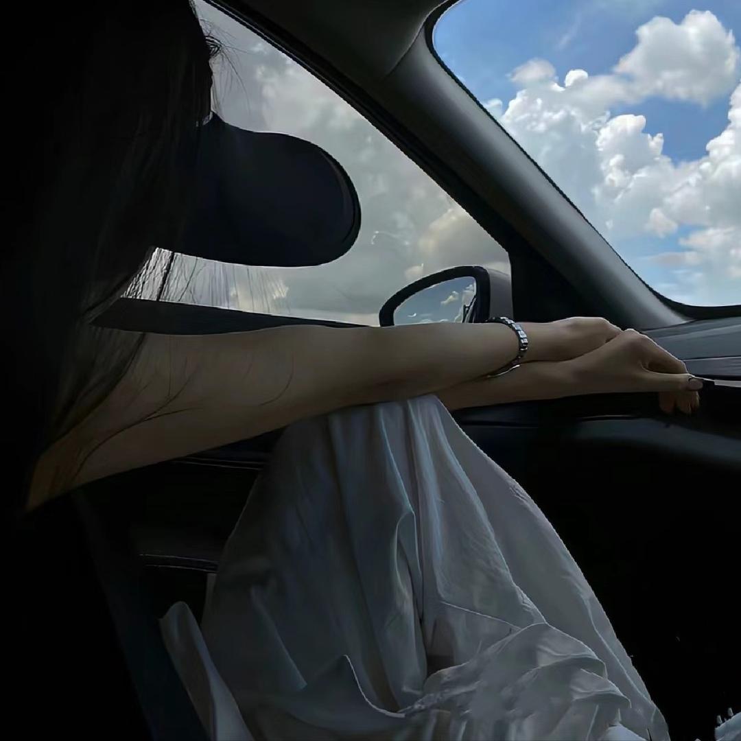 王哪跑._