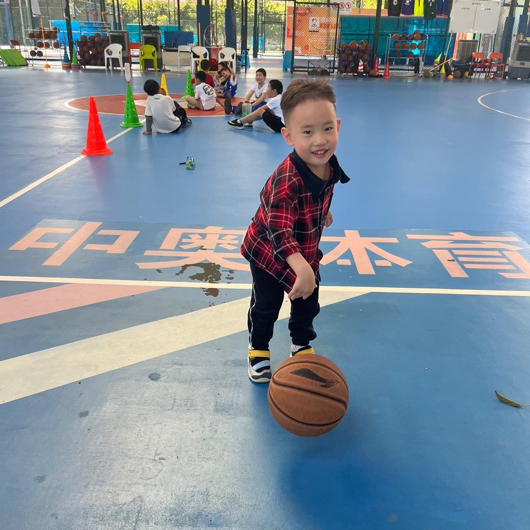 文体中心销售工作人员游游