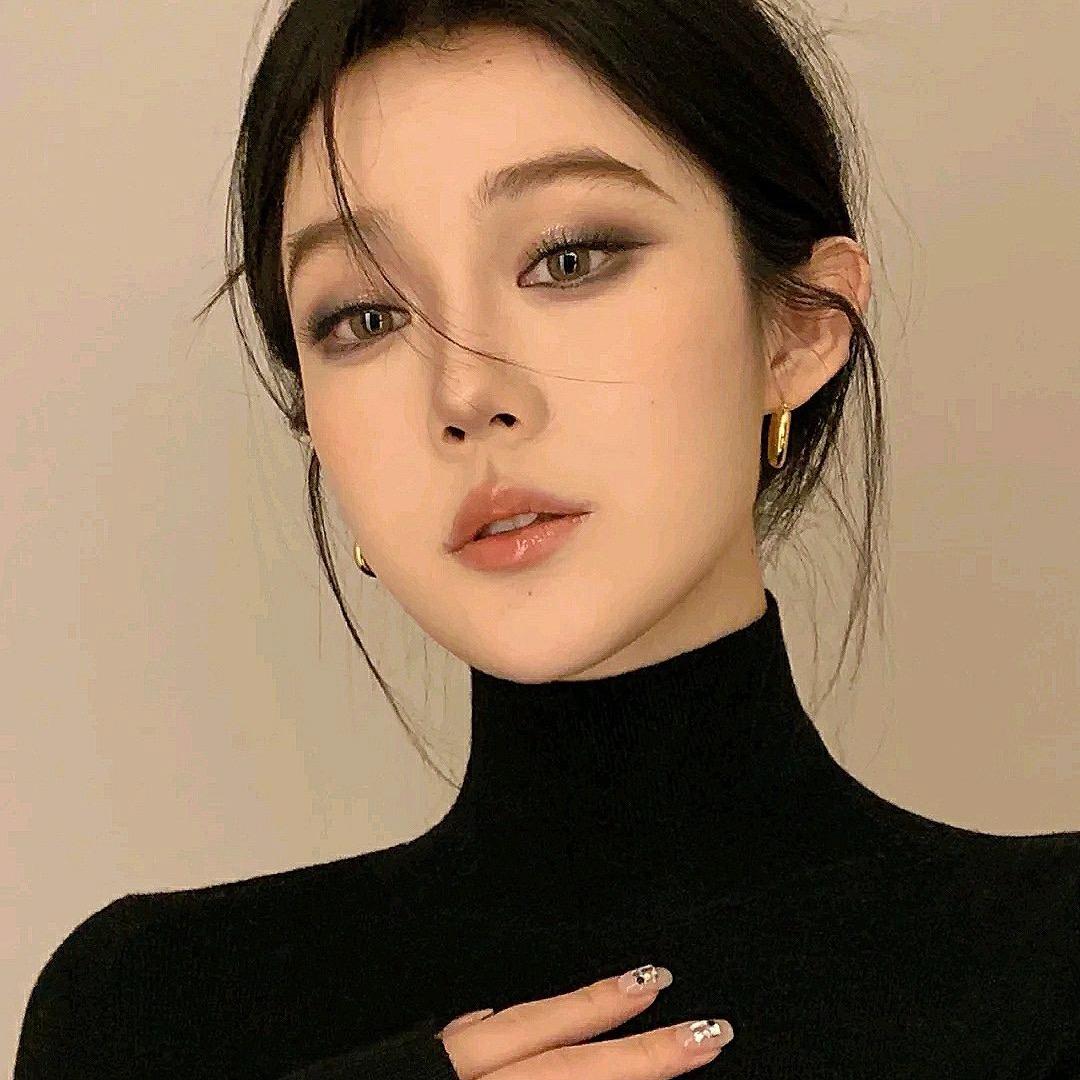 莉 👑 莉🍂