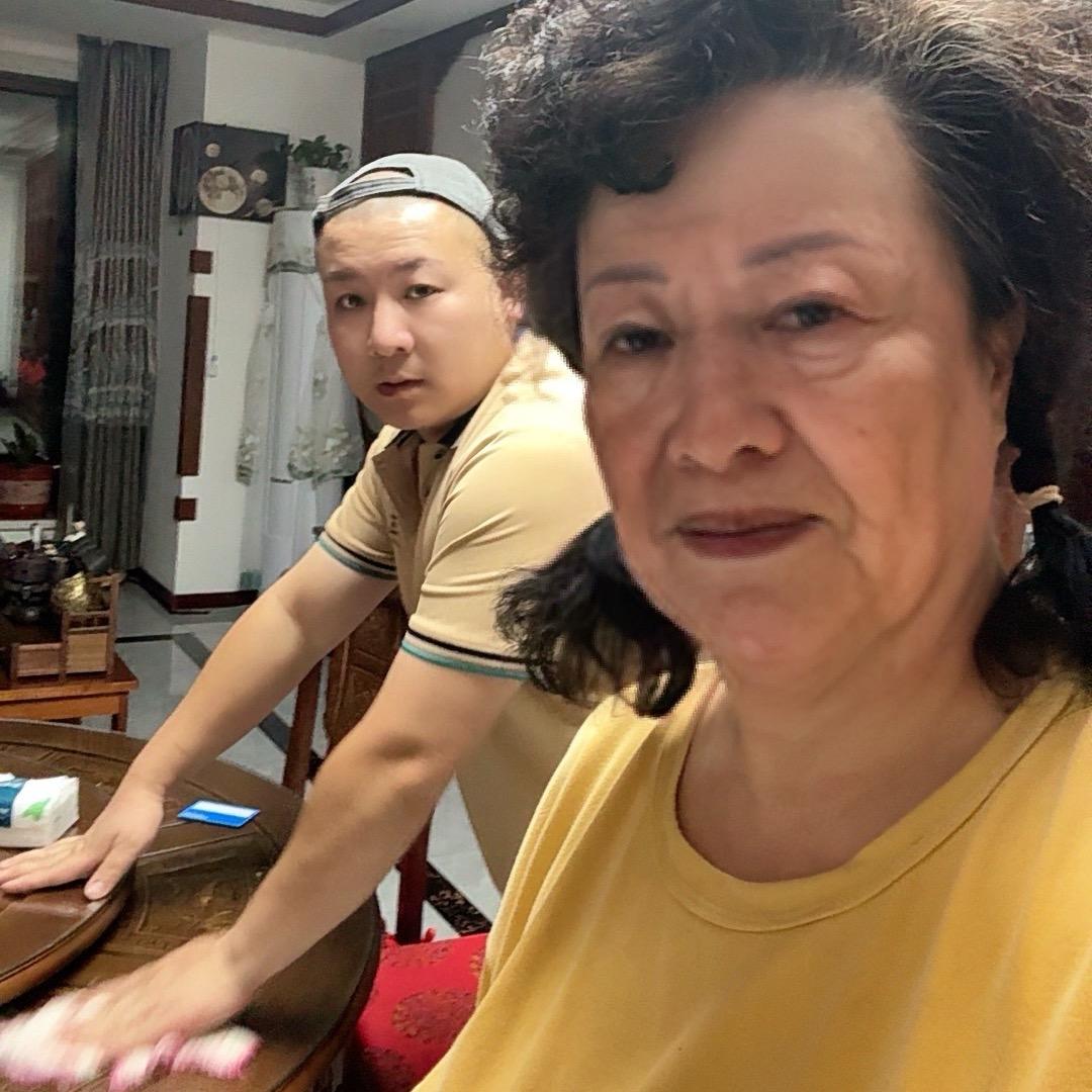 唐姐 70年小老公38岁 败