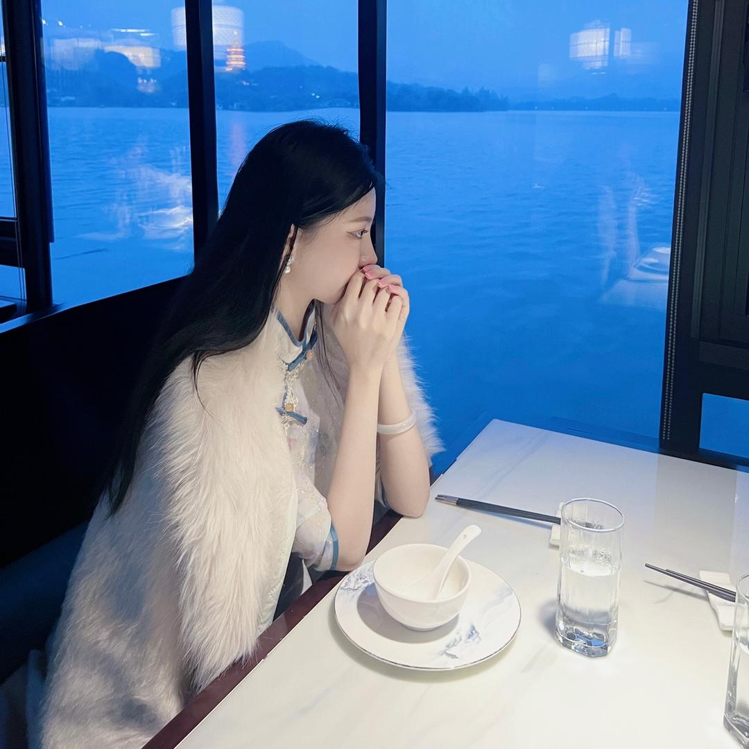 Lily🦋（很会看脸）