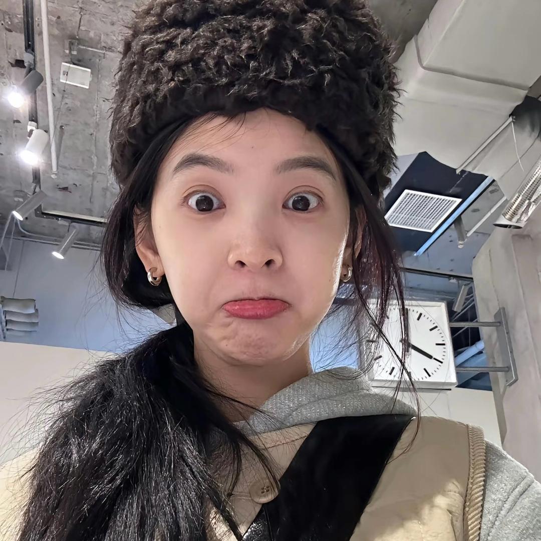 带点社会的甜妹^