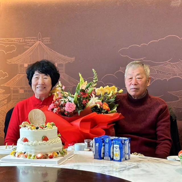 开心快乐何老太