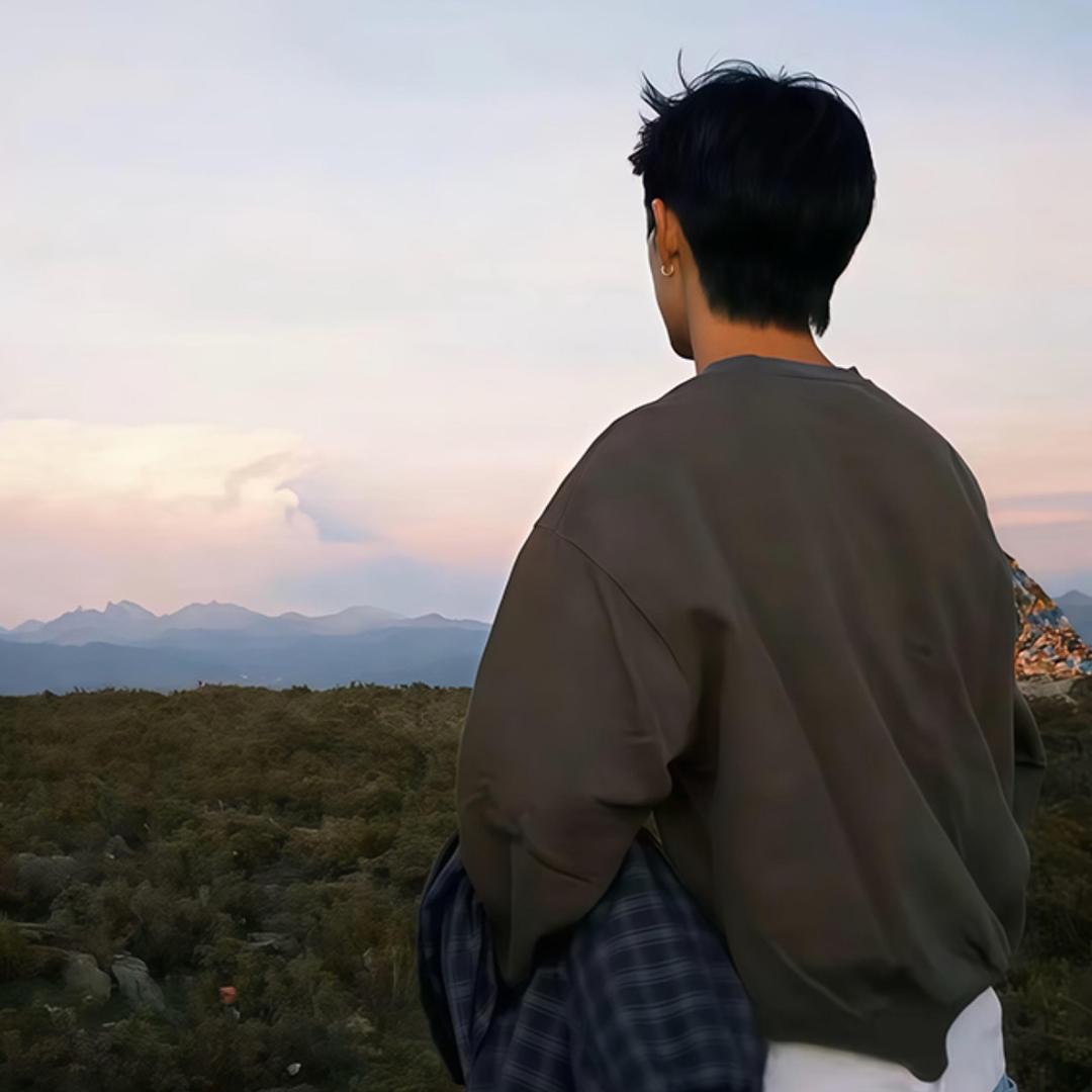 脸上写满心事🚶