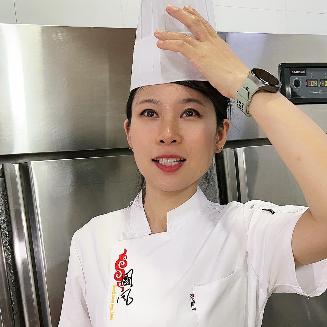 女厨师做菜～洋洋