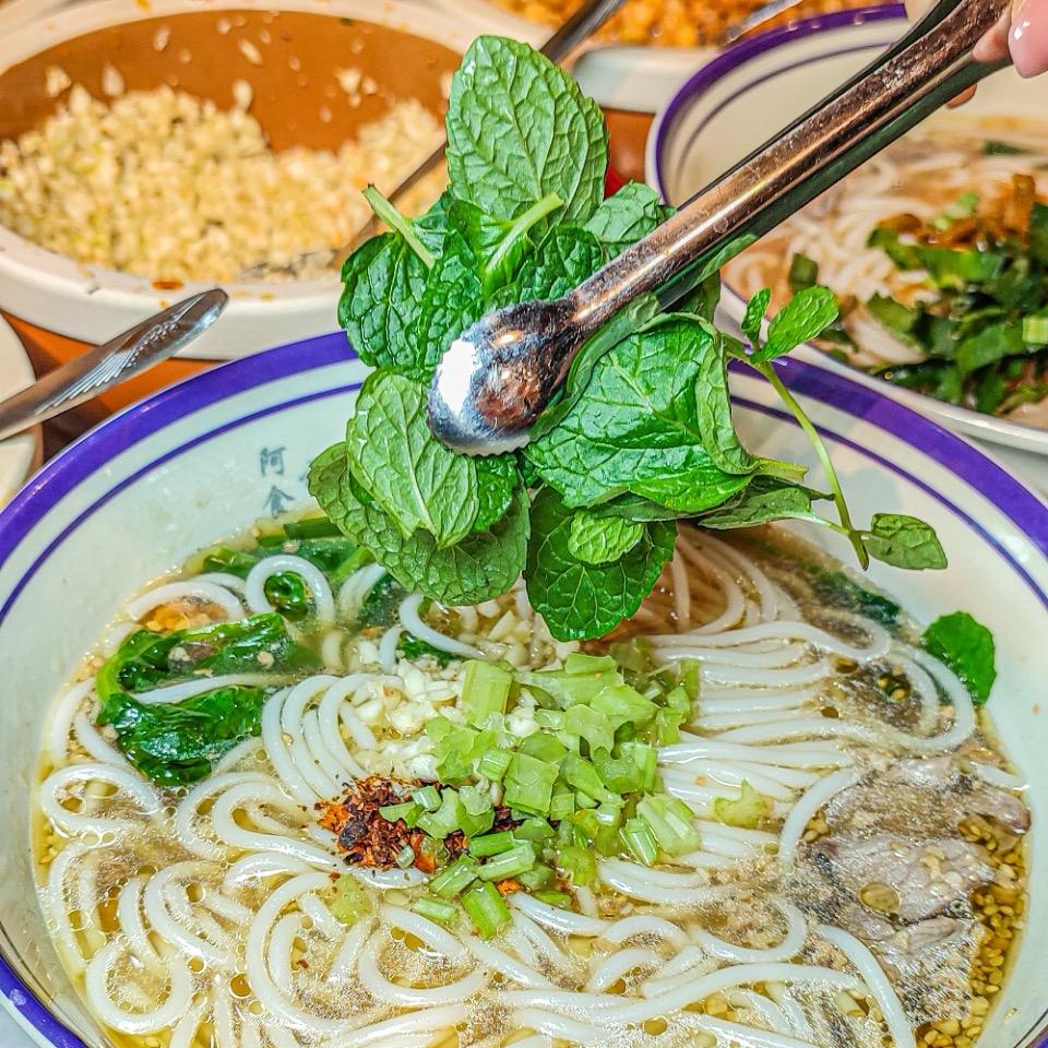 阿食生烫牛肉米线｜总部