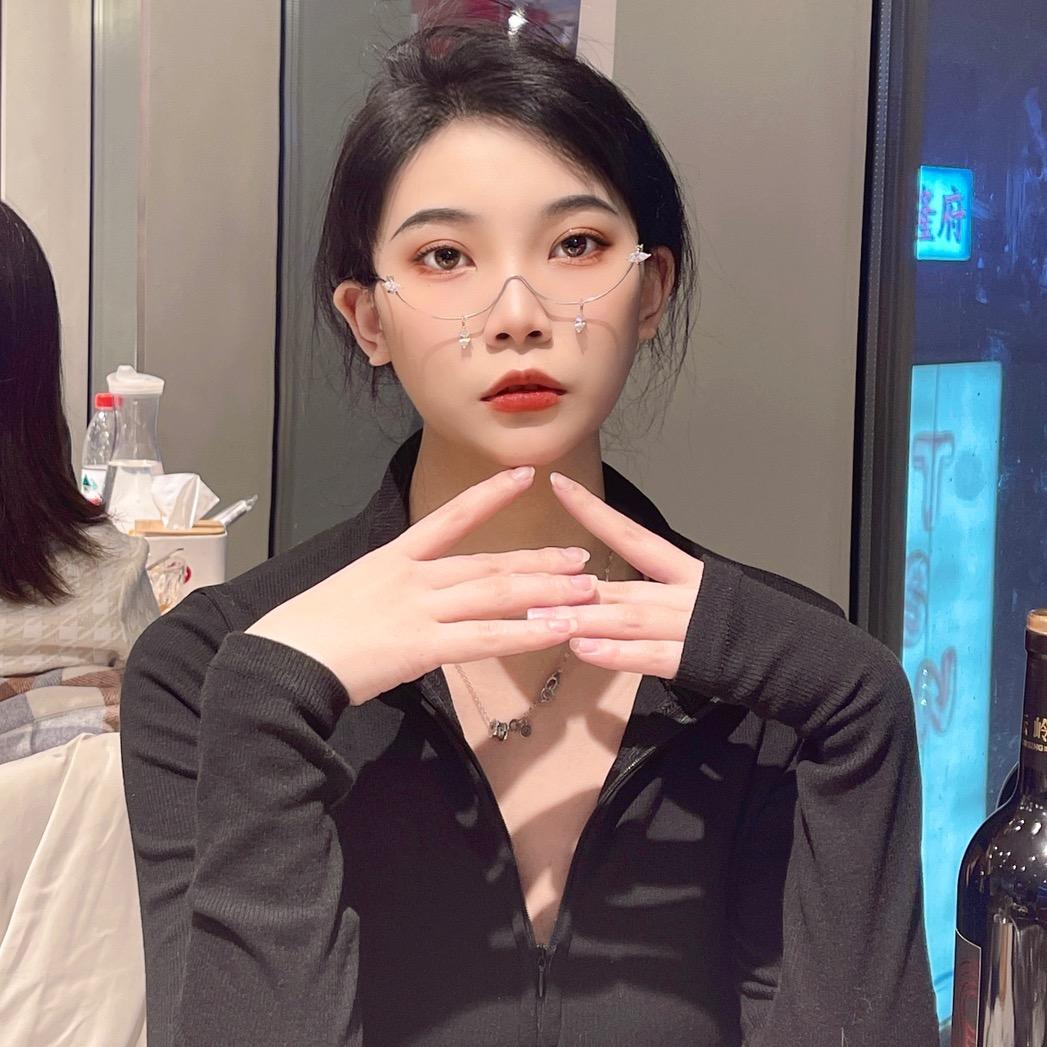 i-何奇奈