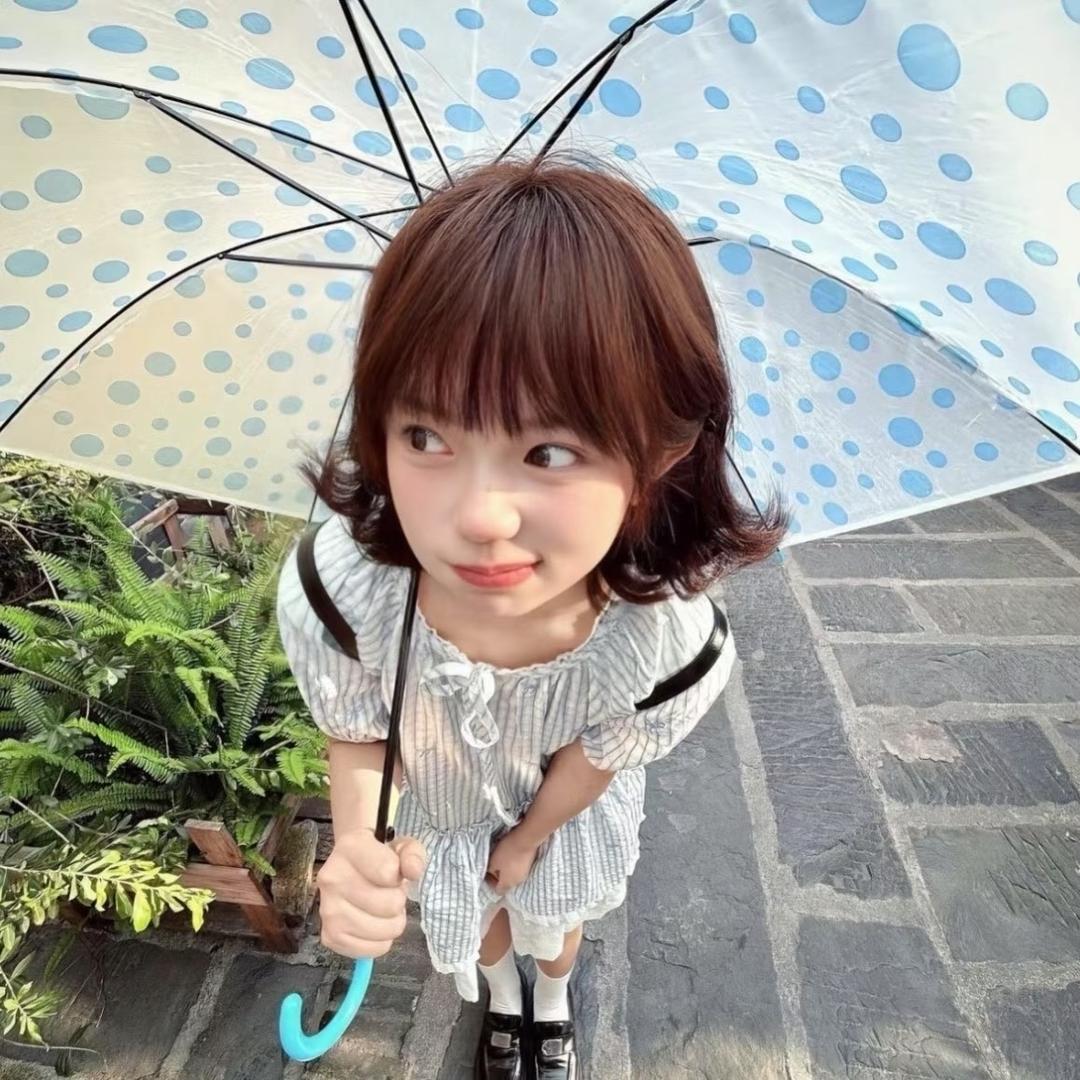 老肩不滑的直女。