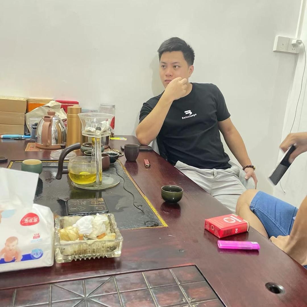 五华车公馆车行 李